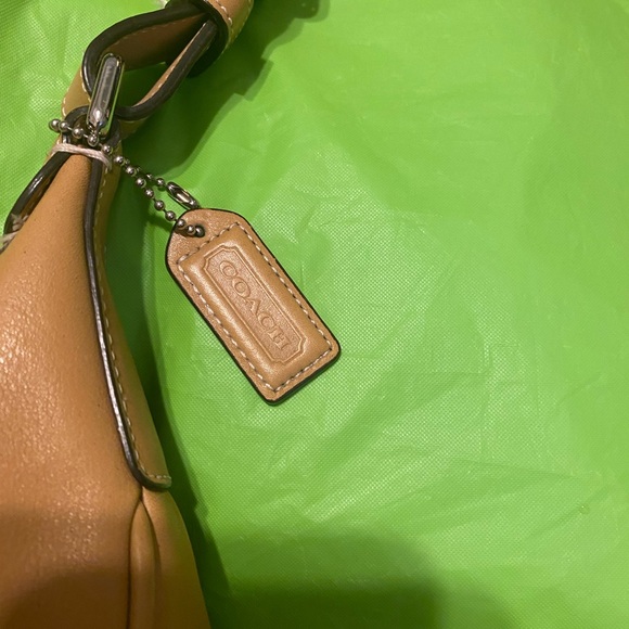 Coach tan shoulder bag - Picture 2 of 13